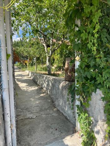 GÜVENAY - İÇERİDERE BAĞLARINA GELMEDEN 287 M² ARSA + BAĞ