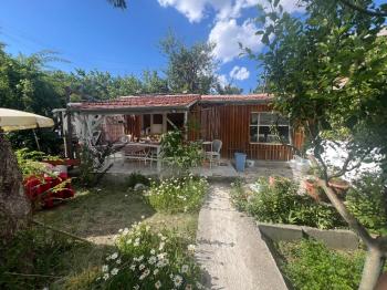 GÜVENAY - İÇERİDERE BAĞLARINA GELMEDEN 287 M² ARSA + BAĞ