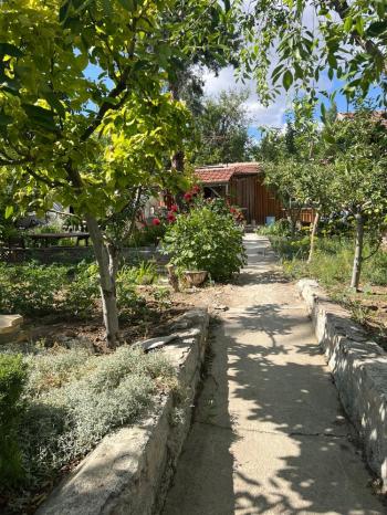 GÜVENAY - İÇERİDERE BAĞLARINA GELMEDEN 287 M² ARSA + BAĞ