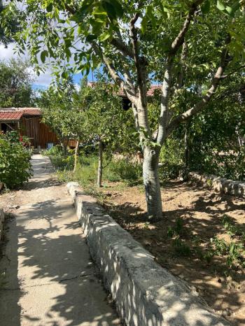 GÜVENAY - İÇERİDERE BAĞLARINA GELMEDEN 287 M² ARSA + BAĞ