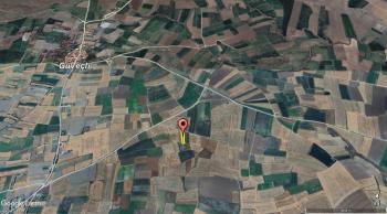 GÜVENAY - ÇORUM OVASARAY - GÜVEÇLİ ARASI 1,600 M² SATILIK TARLA 