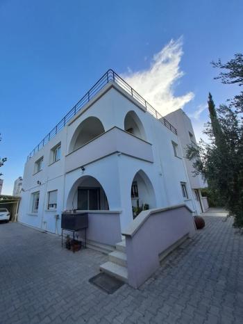 LEFKOŞA KKAYMAKLI BÖLGESİNDE SATILIK 2+1 ZEMİN DAİRE