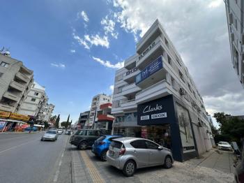 KÖŞLÜÇİFTLİKTE  ANA CADDE ÜZERİ OFİS VEYA KONUT OLARAK KULLANILABİLECEK SATILIK DAİRE
