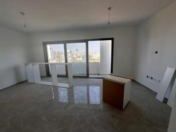 LEFKOŞA YENİŞEHİR BÖLGESİNDE YENİ SIFIR SATILIK 2 + 1 LÜX PENTHOUSE