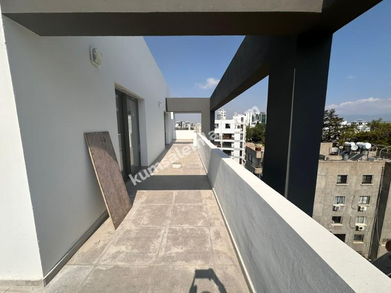 LEFKOŞA YENİŞEHİR BÖLGESİNDE YENİ SIFIR SATILIK 2 + 1 LÜX PENTHOUSE
