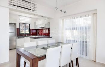  Kıbrıs Girne Esentepe De Denize Sıfır Full Deniz Manzaralı Muhteşem 3+1 Villalar