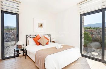  Kıbrıs Girne Esentepe De Denize Sıfır Full Deniz Manzaralı Muhteşem 3+1 Villalar