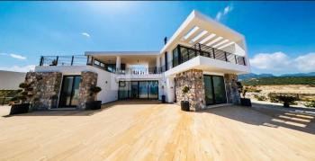  Kıbrıs Girne Esentepe De Denize Sıfır Full Deniz Manzaralı Muhteşem 3+1 Villalar