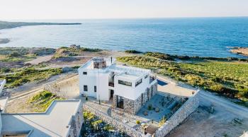  Kıbrıs Girne Esentepe De Denize Sıfır Full Deniz Manzaralı Muhteşem 3+1 Villalar