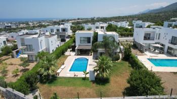 Kıbrıs Girne Amerikan Üniversitesi Çevre Yolu Üzerinde 915 M2 Arsa İçerisinde 4+1 Satılık Havuzlu Villa