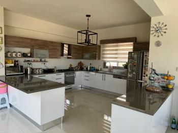 Kıbrıs Girne Amerikan Üniversitesi Çevre Yolu Üzerinde 915 M2 Arsa İçerisinde 4+1 Satılık Havuzlu Villa