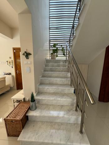 Kıbrıs Girne Amerikan Üniversitesi Çevre Yolu Üzerinde 915 M2 Arsa İçerisinde 4+1 Satılık Havuzlu Villa