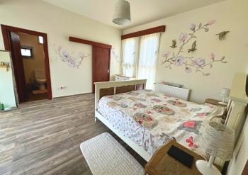 Kıbrıs Girne Amerikan Üniversitesi Çevre Yolu Üzerinde 915 M2 Arsa İçerisinde 4+1 Satılık Havuzlu Villa