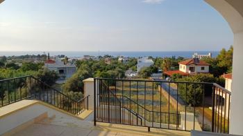 Lapta bölgesinde, full deniz manzarali, çatı teraslı, kiralık lüks 2+1 Daire