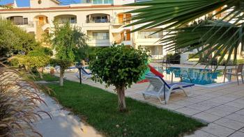 Lapta bölgesinde, full deniz manzarali, çatı teraslı, kiralık lüks 2+1 Daire