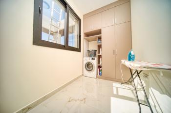 Girne Bellapais Bölgesinde, Türk Malı, Triplex, 5+2, Yüzme Havuzlu Satılık Lüks Villa