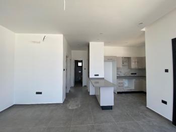 Girne Alsancak Bölgesinde 2+1 Demiz ve Dağ Manzaralı, Özel Çatı Teraslı Penthouse!