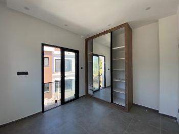 Girne Alsancak Bölgesinde 2+1 Demiz ve Dağ Manzaralı, Özel Çatı Teraslı Penthouse!