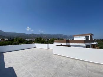 Girne Alsancak Bölgesinde 2+1 Demiz ve Dağ Manzaralı, Özel Çatı Teraslı Penthouse!
