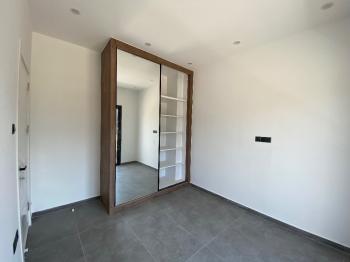 Girne Alsancak Bölgesinde 2+1 Demiz ve Dağ Manzaralı, Özel Çatı Teraslı Penthouse!