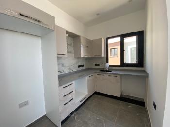 Girne Alsancak Bölgesinde 2+1 Demiz ve Dağ Manzaralı, Özel Çatı Teraslı Penthouse!
