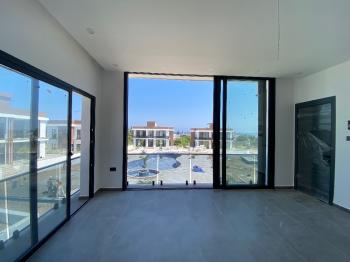 Girne Alsancak Bölgesinde 2+1 Demiz ve Dağ Manzaralı, Özel Çatı Teraslı Penthouse!