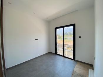 Girne Alsancak Bölgesinde 2+1 Demiz ve Dağ Manzaralı, Özel Çatı Teraslı Penthouse!