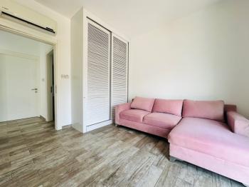 Girne Alsancak'ta 4+1, Modern Tasarım, Geniş Bahçeli Satılık Villa