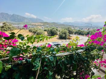 Girne Alsancak'ta 4+1, Modern Tasarım, Geniş Bahçeli Satılık Villa