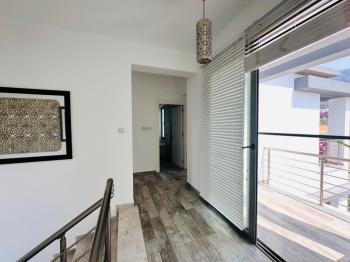 Girne Alsancak'ta 4+1, Modern Tasarım, Geniş Bahçeli Satılık Villa