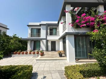 Girne Alsancak'ta 4+1, Modern Tasarım, Geniş Bahçeli Satılık Villa