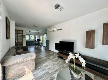 Girne Alsancak'ta 4+1, Modern Tasarım, Geniş Bahçeli Satılık Villa
