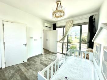 Girne Alsancak'ta 4+1, Modern Tasarım, Geniş Bahçeli Satılık Villa