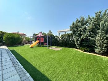 Girne Alsancak'ta 4+1, Modern Tasarım, Geniş Bahçeli Satılık Villa