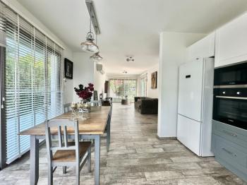 Girne Alsancak'ta 4+1, Modern Tasarım, Geniş Bahçeli Satılık Villa
