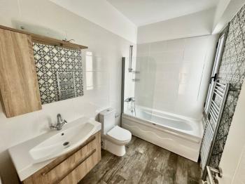 Girne Alsancak'ta 4+1, Modern Tasarım, Geniş Bahçeli Satılık Villa