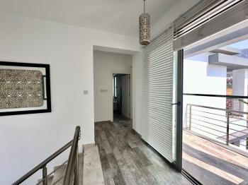 Girne Alsancak'ta 4+1, Modern Tasarım, Geniş Bahçeli Satılık Villa