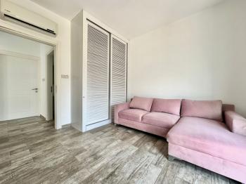 Girne Alsancak'ta 4+1, Modern Tasarım, Geniş Bahçeli Satılık Villa