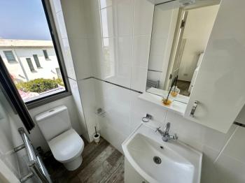 Girne Alsancak'ta 4+1, Modern Tasarım, Geniş Bahçeli Satılık Villa
