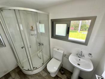 Girne Alsancak'ta 4+1, Modern Tasarım, Geniş Bahçeli Satılık Villa
