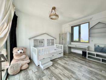 Girne Alsancak'ta 4+1, Modern Tasarım, Geniş Bahçeli Satılık Villa