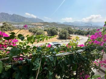Girne Alsancak'ta 4+1, Modern Tasarım, Geniş Bahçeli Satılık Villa