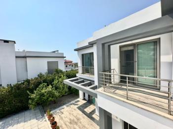 Girne Alsancak'ta 4+1, Modern Tasarım, Geniş Bahçeli Satılık Villa