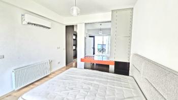 Zeytinlik bölgesinde, Muhteşem Dağ manzarali,  Bahçeli kiralık lüks 3+1 Vill