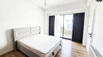 Zeytinlik bölgesinde, Muhteşem Dağ manzarali,  Bahçeli kiralık lüks 3+1 Vill