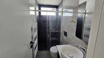 Zeytinlik bölgesinde, Muhteşem Dağ manzarali,  Bahçeli kiralık lüks 3+1 Vill