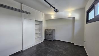 Zeytinlik bölgesinde, Muhteşem Dağ manzarali,  Bahçeli kiralık lüks 3+1 Vill