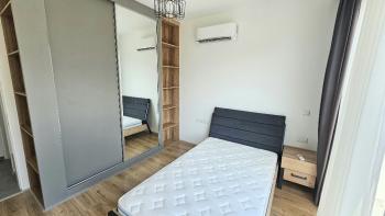 Zeytinlik bölgesinde, Muhteşem Dağ manzarali,  Bahçeli kiralık lüks 3+1 Vill