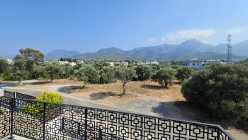 Zeytinlik bölgesinde, Muhteşem Dağ manzarali,  Bahçeli kiralık lüks 3+1 Vill