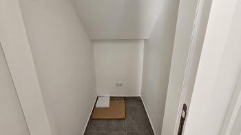 Zeytinlik bölgesinde, Muhteşem Dağ manzarali,  Bahçeli kiralık lüks 3+1 Vill